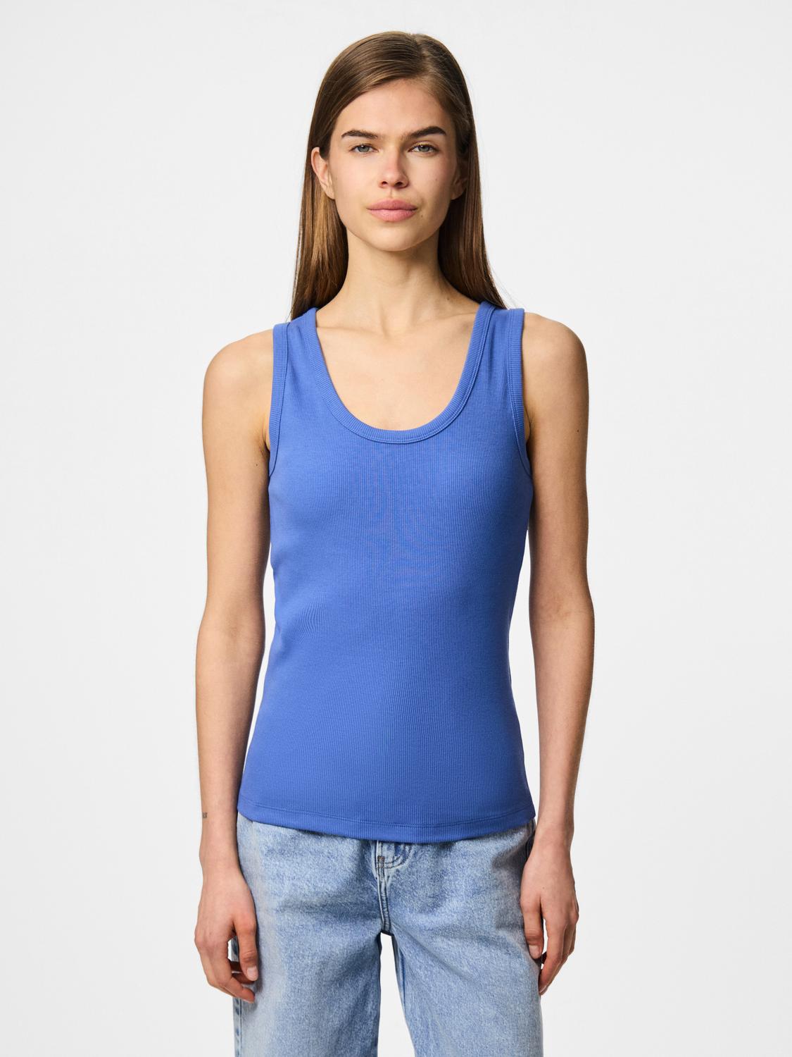 model_shot-front